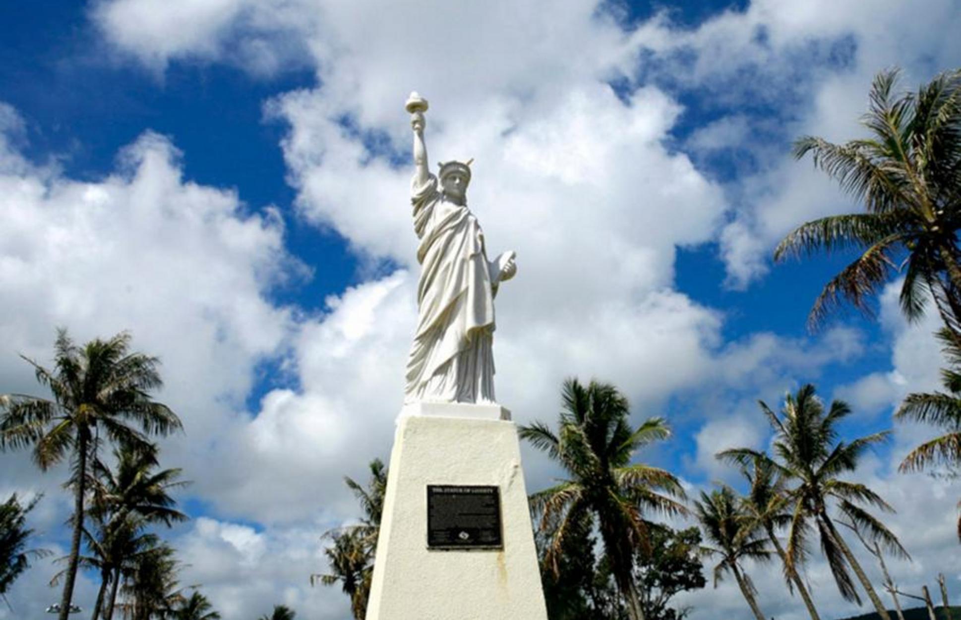 自由女神像落成40周年所建造,1951年美国国会通过法案让关岛居民得以