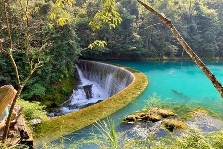 
                                                                                                貴州酸湯魚、水墨烏江寨、黃果樹大瀑布、西江千戶苗寨 8日遊
                                                                                                