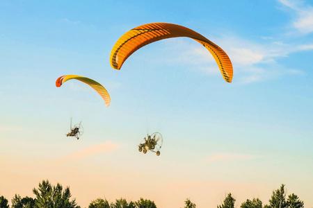 
                                                                                                【動感清邁】動力滑翔傘、叢林探險、 南奔火車之旅、馬車遊南邦古城 6日
                                                                                                