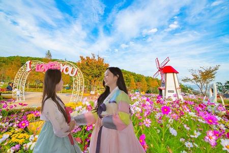 
                                                                                                【春遊釜蔚邱】海洋觀光列車. 韓服體驗&塗鴉秀.艮絕岬希望郵筒5日
                                                                                                