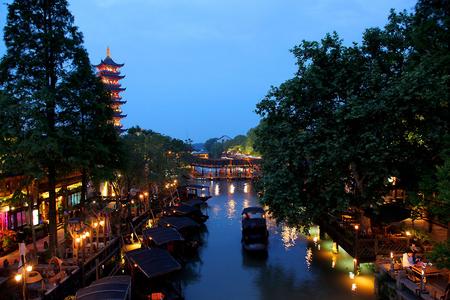 
                                                                                                【江南HappyGo】夜外灘、拙政園、西湖、烏鎮周庄、上蘇杭雙水鄉5日
                                                                                                