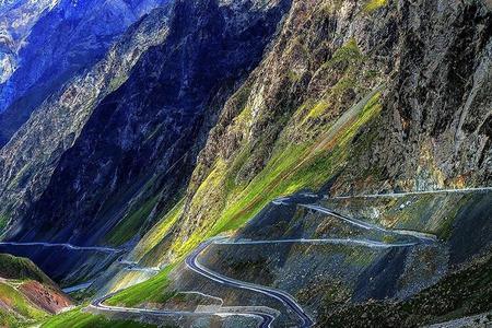 
                                                                                                【季節限定】獨庫公路、穿越天山隧道、喀納斯、那拉提草原、天鵝湖12日
                                                                                                