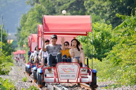 
                                                                                                【升等市區】韓國鐵道自行車、浪漫小法國村、臨津閣和平纜車、廣藏市場5日
                                                                                                