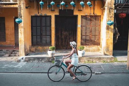 
                                                                                                華航浪漫協奏曲․享趣峴港~巨手黃金橋、會安古董車、精彩印象秀、美山5日
                                                                                                