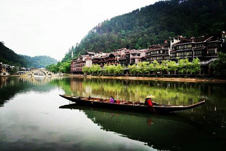 
                                                                                                【超值張家界】五星喜來登、豪華海鮮自助餐、魅力湘西秀超級VIP席八日
                                                                                                