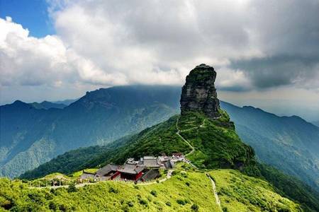 
                                                                                                【典藏貴州】梵淨山景區、烏江寨、小七孔、黃果樹大瀑布、西江千戶苗寨8日
                                                                                                