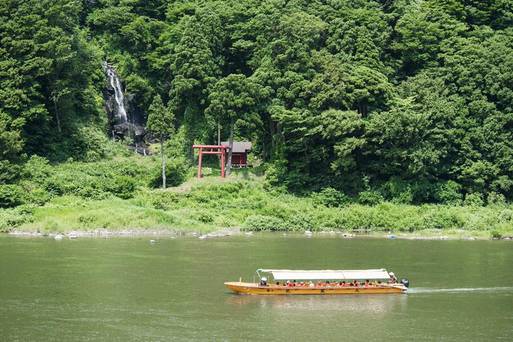 最上川~船夫吟誦扁舟悠遊最上川