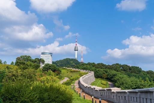 南山白凡廣場城牆路~眺望N首爾塔