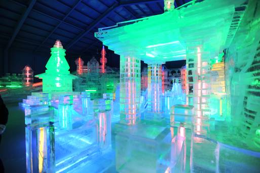 華川雪祭(華川山鱒魚冰雕節)『參加活動:釣山鱒魚體驗活動、冰上滑雪體驗、冰雕廣場』
