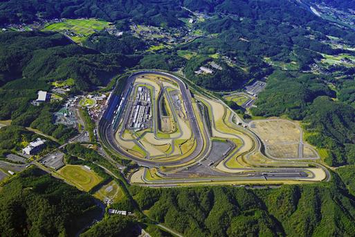 早餐→茂木赛道排位赛→前夜祭→饭店