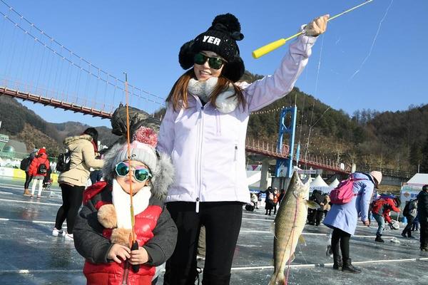 【華川鱒魚節】二晚市區.夢幻愛寶樂園.炸雞體驗.小法國村.通仁市場5日( 一站彩妝) BR160