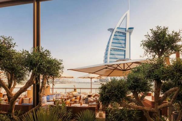 【金馬賀歲】奢華杜拜｜凡賽斯飯店、名牌飯店宴、沙漠衝沙、登高雙體驗7日