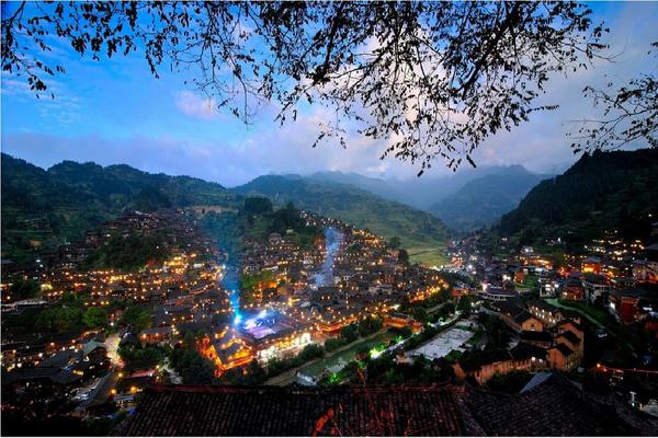 貴州酸湯魚、黃果樹瀑布、西江千戶苗寨、花江峽谷大橋 全覽遊9日