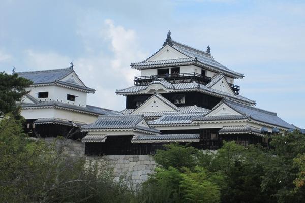 【精選四國】直飛愛媛‧保住百選溫泉‧道後高知‧當季草莓‧美食體驗遊5日/BR110