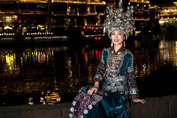 【張家界武陵勝景】磁浮列車遊鳳凰、夜之芙蓉、袁家界航拍、雙古鎮7日CZ