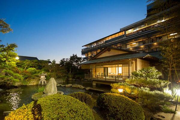 【馬躍豐年、典藏小松】百選溫泉×五星名宿、米其林美饌名景、北陸古韻5日