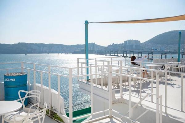 【碧藍釜山】藍線海濱列車、太宗台(含遊園車)、松島海上纜車、蔚藍海岸咖啡、龍蝦海鮮鍋5日【只走彩妝＋無自理餐】-7C