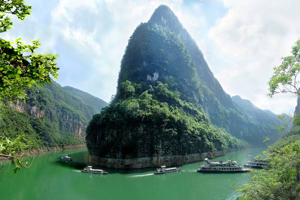 【愛在長江三峽】黃鶴樓、大足石刻、8D魔幻重慶、超五星美維凱璇上水8日