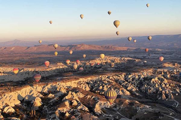 【送熱氣球】土耳其～蕃紅花城、洞穴旅館、鬱金香、博斯普魯斯遊船11天