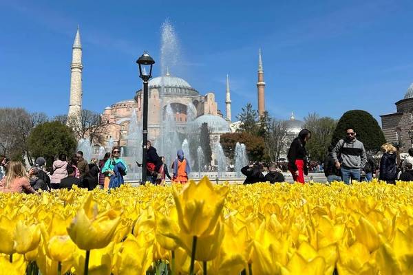 超惠選土耳其(當日抵達)~鬱金香季、湖景阿邦特、卡帕情迷、伊堡風華9日