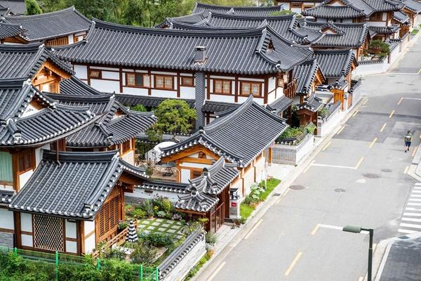 (好評加開、只走彩妝)【買一送一】恩平韓屋村、德壽宮+石牆路、奉恩寺、星空圖書館、韓服+韓式大頭貼、聖水洞新地標、明洞5日-長榮早班