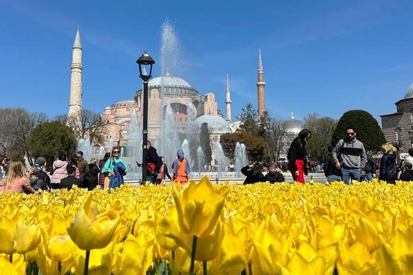超惠選土耳其(當日抵達)~湖景阿邦特、雪花棉堡、卡帕情迷、伊堡風華9日
