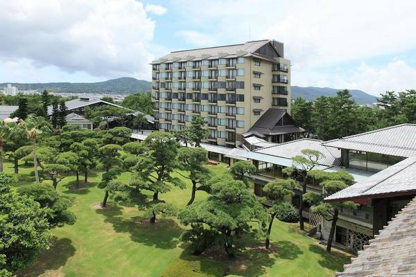 【經典南九州】保住百選溫泉．仙巖園．指宿砂浴．熊襲鍋．有機黑醋美食６日