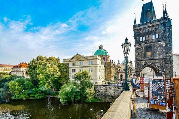 奧捷輕旅行｜庫倫洛夫童話小鎮、哈斯塔特、布拉格連泊慢遊、維也納10日