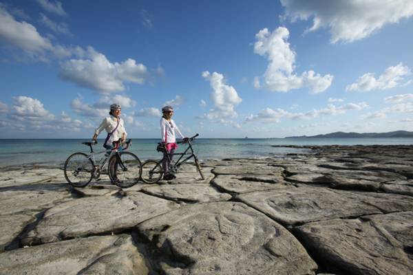 【沖繩久米島單車】藍海祕境●夢幻沙島四日