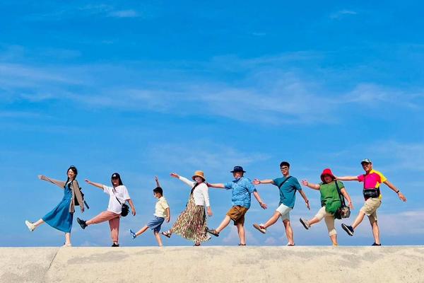 【澎湖】 澎湖私人包車 5/8小時包車｜Mercedes-Benz 九人座