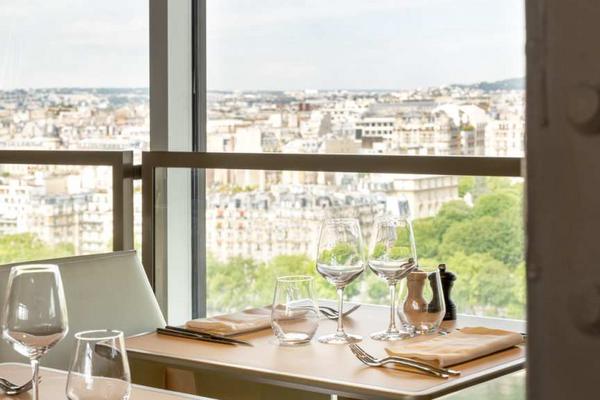 【法國】巴黎 | 艾菲爾鐵塔 Madame Brasserie 午餐・晚餐體驗