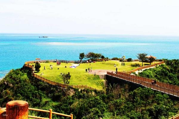 【日本】沖繩｜南部精華一日遊｜知念岬・新原海灘・沖繩世界・瀨長島・奧特萊斯／DMM水族館｜中文導遊、沖繩世界門票、玻璃船體驗