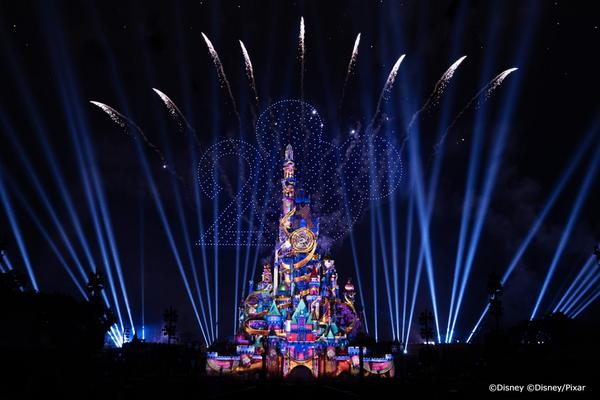 【香港】香港迪士尼樂園 ｜冒險家聖誕自助晚餐連「迪士尼星夢光影之旅：星空派對」特別觀賞專區入場套票（不含門票）