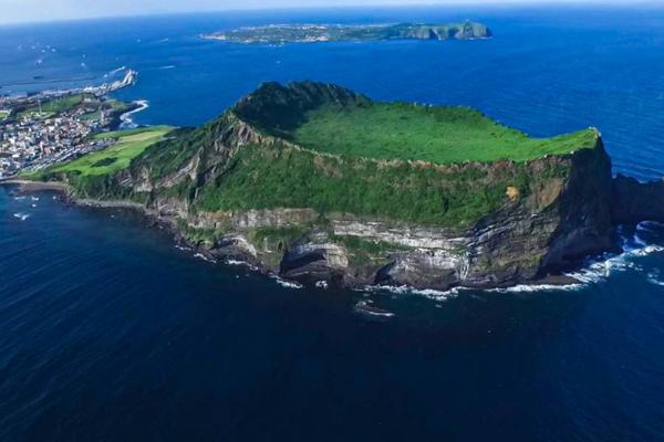 【韓國】濟州樂活一日遊(含午餐) | 城山日出峰.松堂星巴克.東門市場