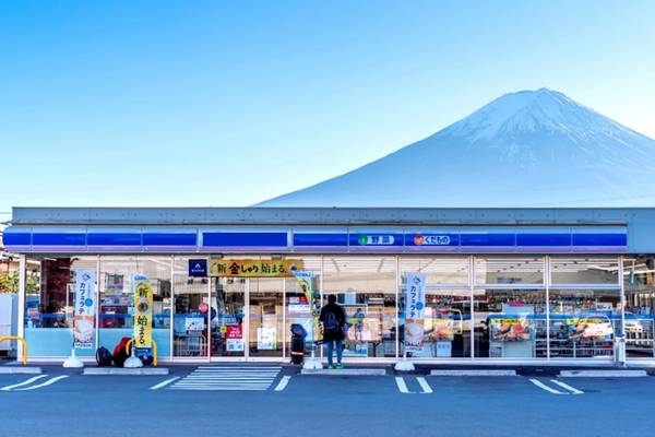 【日本】富士山雙湖一日遊｜鳴澤冰穴 或 富岳風穴、LAWSON河口湖站前店、河口湖、山中湖｜上野／新宿出發