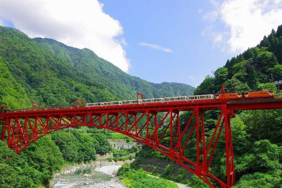 北陸峽谷鐵道、合掌屋古街滿喫、春綠立山祕湖5日(富山)