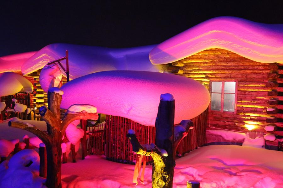 【華信航空】東北冰雪大世界、長白山攻天池、鏡泊湖冬捕觀冰瀑、雪鄉八日