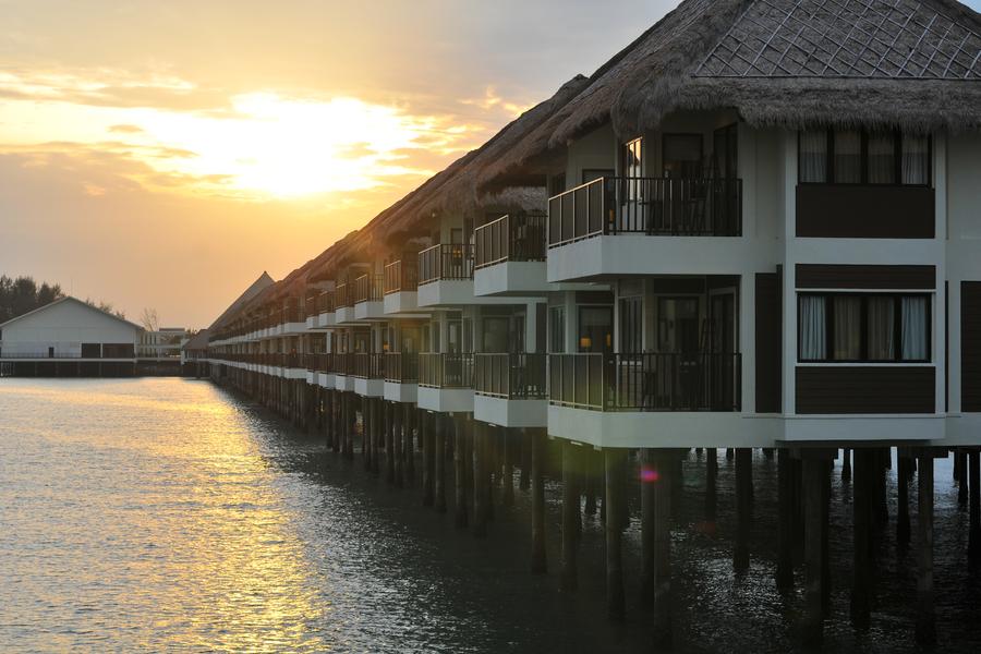仲夏馬新-黃金棕櫚水上屋吉膽島黃昏海釣夕陽巡航.雲頂高原娛樂城五日