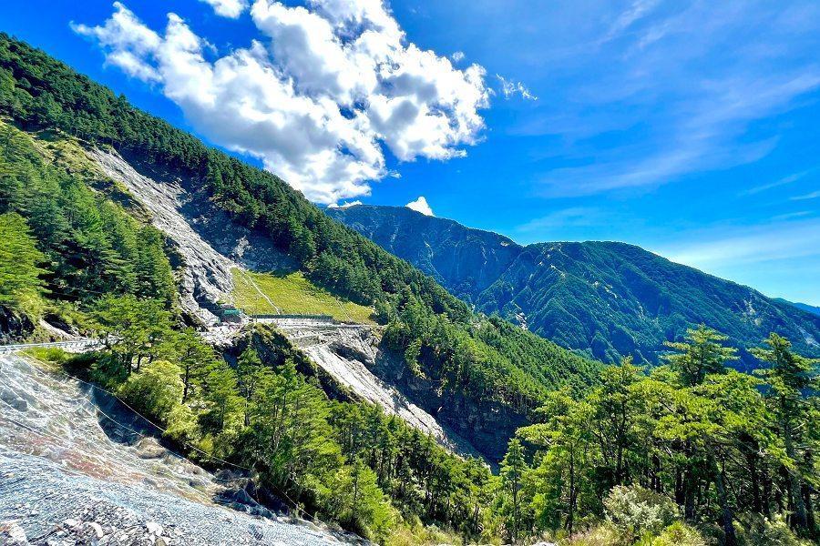 台東縱谷藝術、南迴太麻里枋寮藍色海岸、台南美食探索、阿里山綠海森鐵五日
