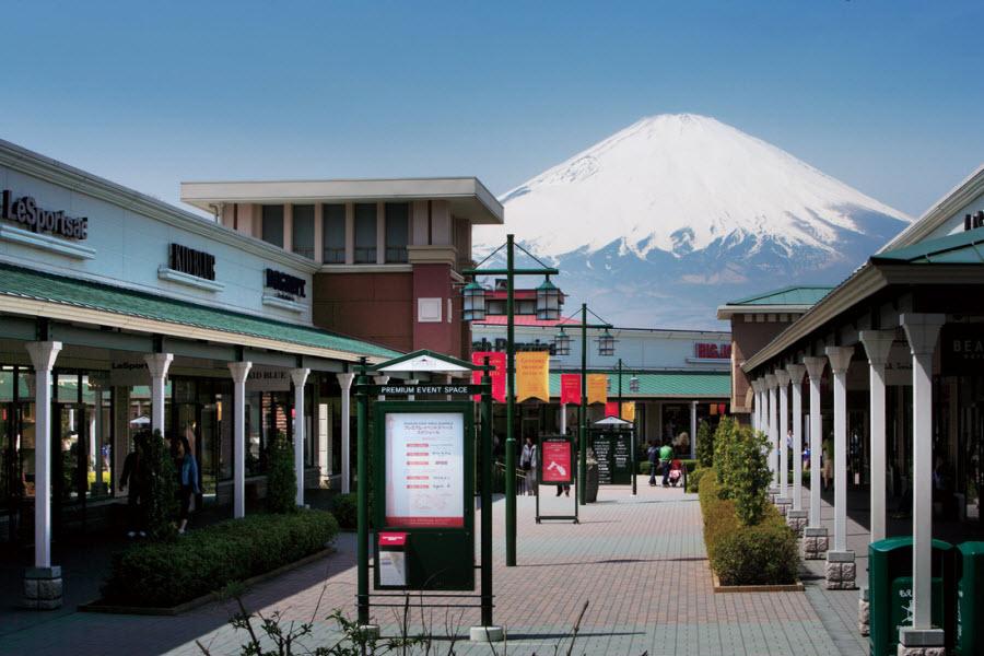 御殿場outlet・箱根海賊船．富士湯宿．東京輕旅行5日