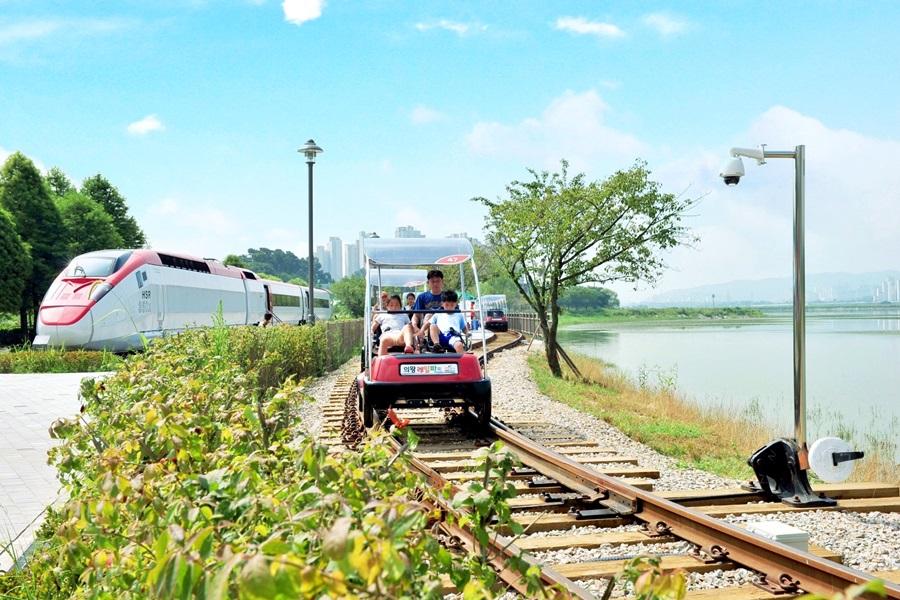 魅力韓國~環湖鐵道自行車、愛寶樂園、明洞、烤肉不敗吃到飽4日