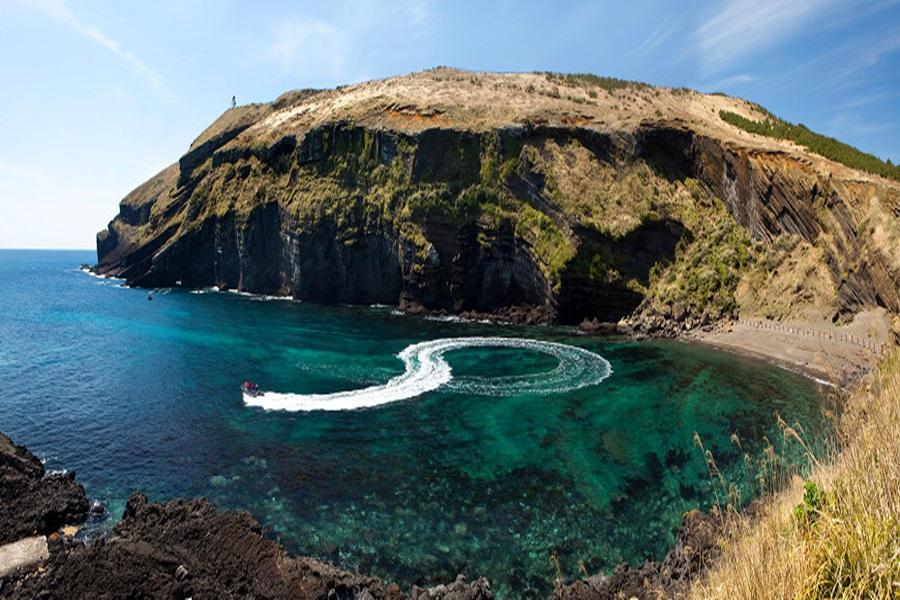 【夏日濟州】牛島珊瑚海岸、蔚藍透明皮艇、韓服遊古宮、繽紛繡球花海5日