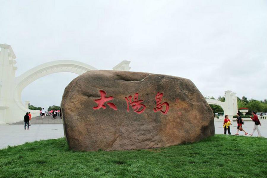 【華信航空】東北長白山、鏡泊湖景區、太陽島、伏爾加莊園八日《無購物》