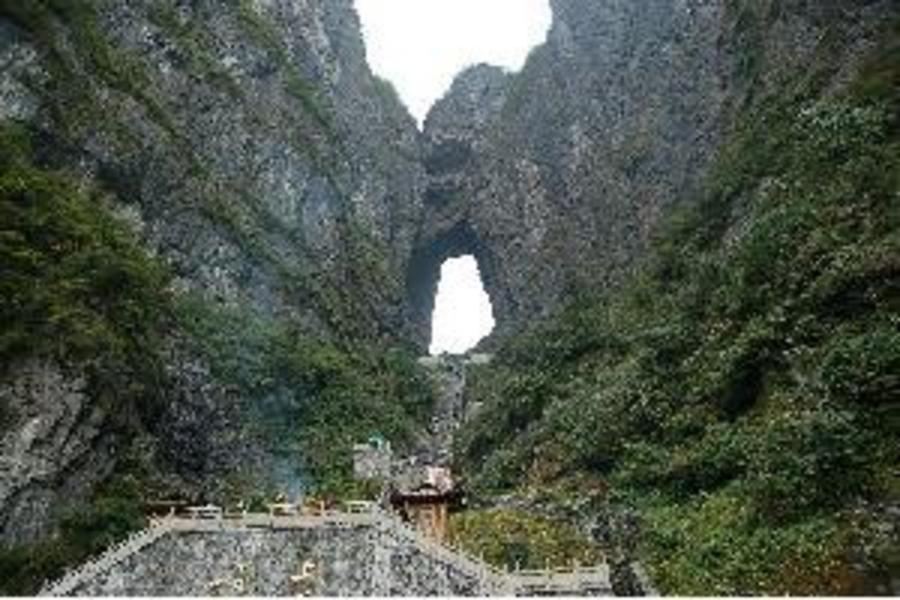 【皇品神州˙張家界】鳳凰古城、天門山、大峽谷玻璃橋、雙秀饗宴8日