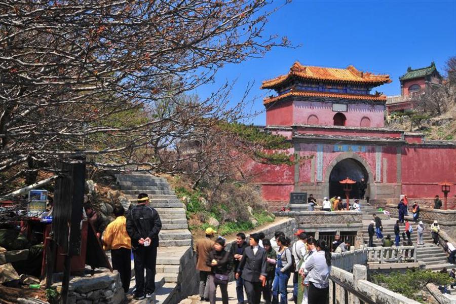 《中國世家》泰山孔廟雙遺產、美食美酒美居、精彩山東7日遊●全程國際五星(無購物無自費)