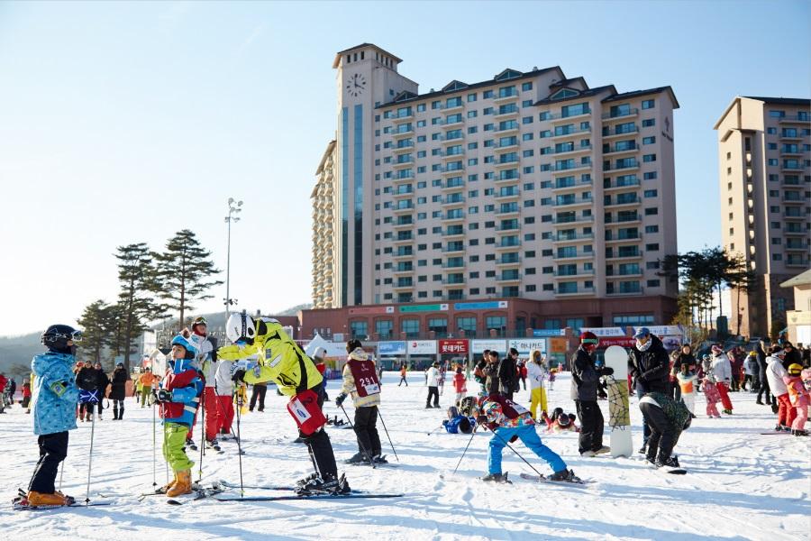【商務艙】首爾愛旅行！明洞飯店、2日滑雪、草泥馬樂園、變裝遊古宮5日