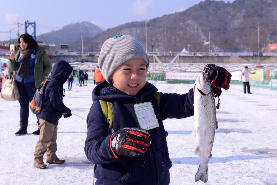 第2人省3000元【獨家限量】升等五星飯店~ 華川冰雪祭.冰上滑雪趣.長腳蟹美食.購物樂.拌飯秀四日【華航=早晚】