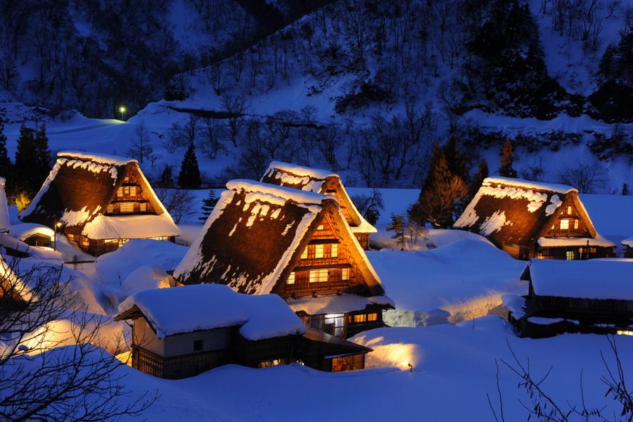 【登上展望台】點燈合掌村、穗高纜車、庄川峽遊船、蟹道樂、戲雪、溫泉5日