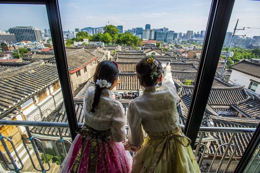 2晚五星秋遊首爾～草泥馬樂園、首爾塔、韓服遊北村、龍蝦海鮮美食5日