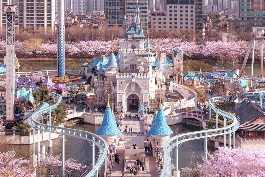 【二晚四星】韓國樂天世界、熊貓沉浸媒體、五星汗蒸幕、韓服遊古宮5日